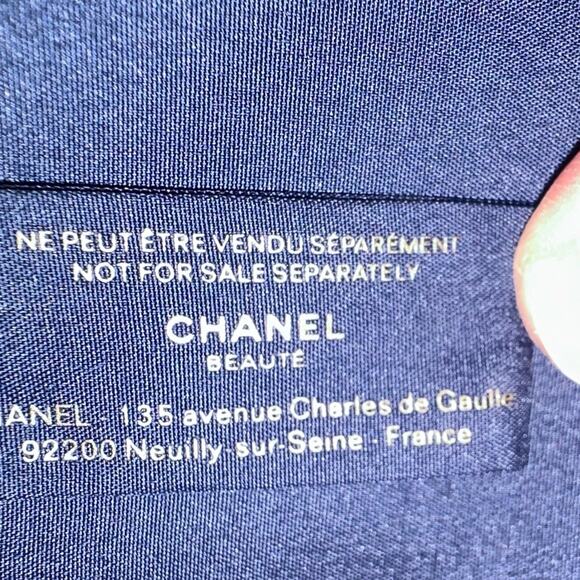 Chanel Makeup Bag 2023 Holiday Gift Set Blue Pouch - Picture 8 of 8